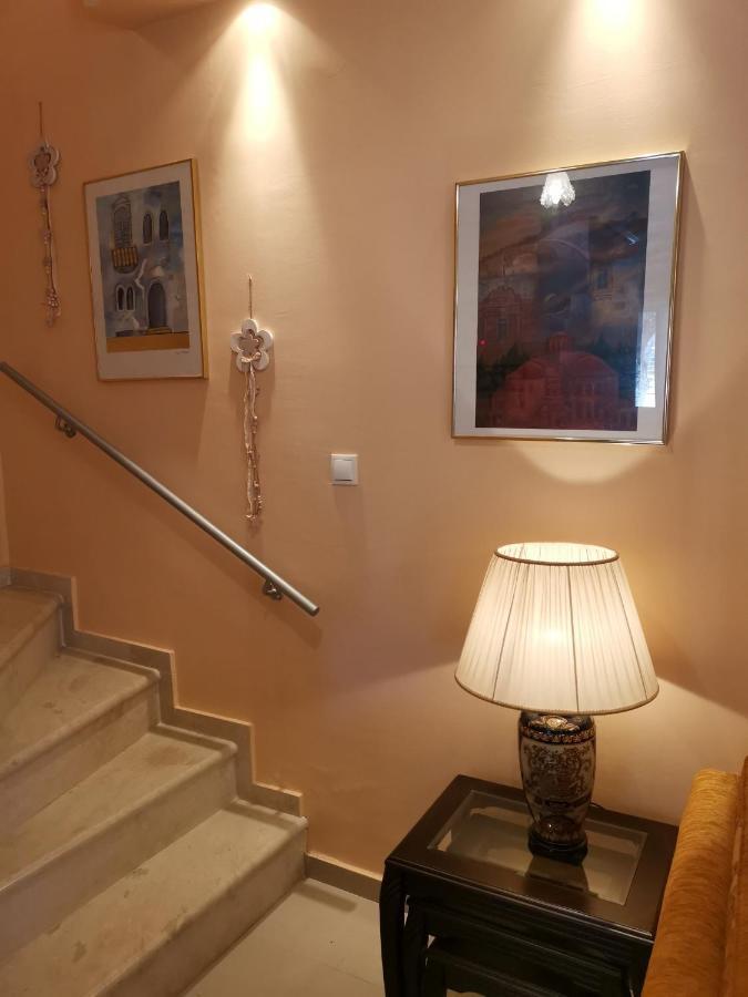 Purple_rose_apartment *